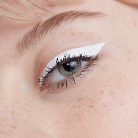 3INA MAKEUP - Vegan - The Colour Pen Eyeliner 100 - White - Felt Eyeliner - White Liquid Eyeliner - Long-Lasting Definition - Highly Pigmented - 8 Colours - Matte Finish - Cruelty Free