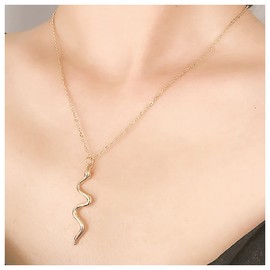 Inilbran Boho Snake Choker Necklace Gold Snake Pendant Necklace Vintage Serpent Necklace Punk Stereoscopic Snake Animal Necklace Jewelry for Women and Girls