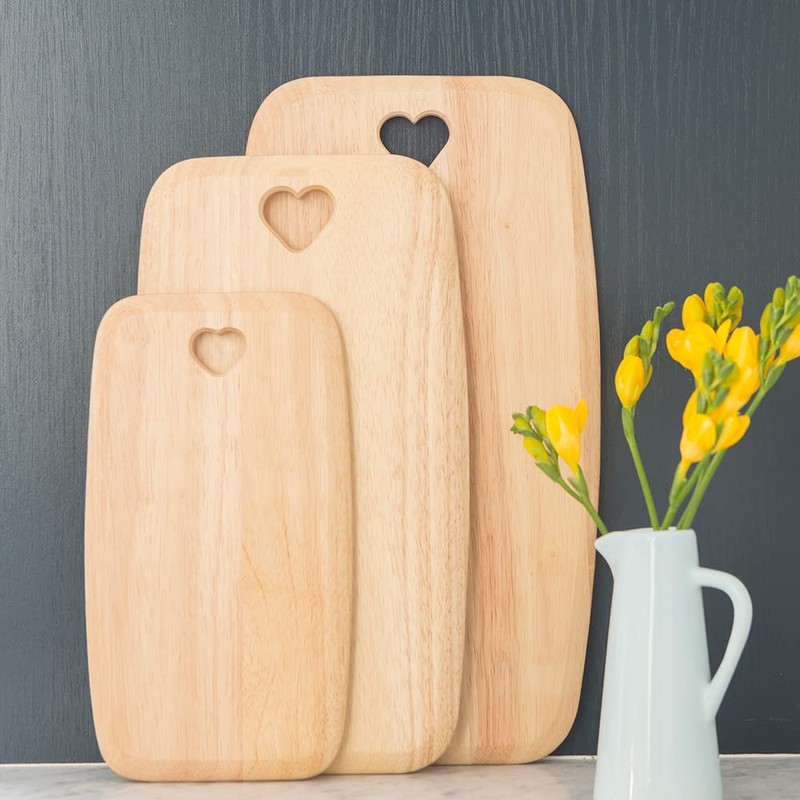 T&G 10881 Colonial Home Rectangular Chopping Board with Heart Cut-Out