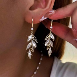 Atentuyi CZ Leaf Drop Earrings Gold Wedding Rhinestone Earrings Crystal Leaf Earrings Bridal Chandelier Earrings Tassel Dangle Earrings for Women and Girls Brides Bridesmaids Jewellery, Crystal