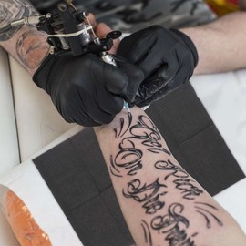 Techson 125pcs Disposable Tattoo Tablecloth (13 x 17.7 inch), Waterproof Tattoo Mat Scarf Towel, Table Cover Pad, Tattoo Cleaning Supplies (33 x 45cm / 13 x 17.7inch) (Black)