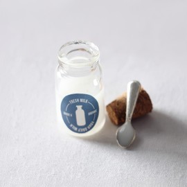 Dollhouse Miniature Jam/Honey, Mini Food Jars for Dollhouse Kitchen & Dining, Realistic Miniature Food Decor, Not Edible (Milk Sauce)