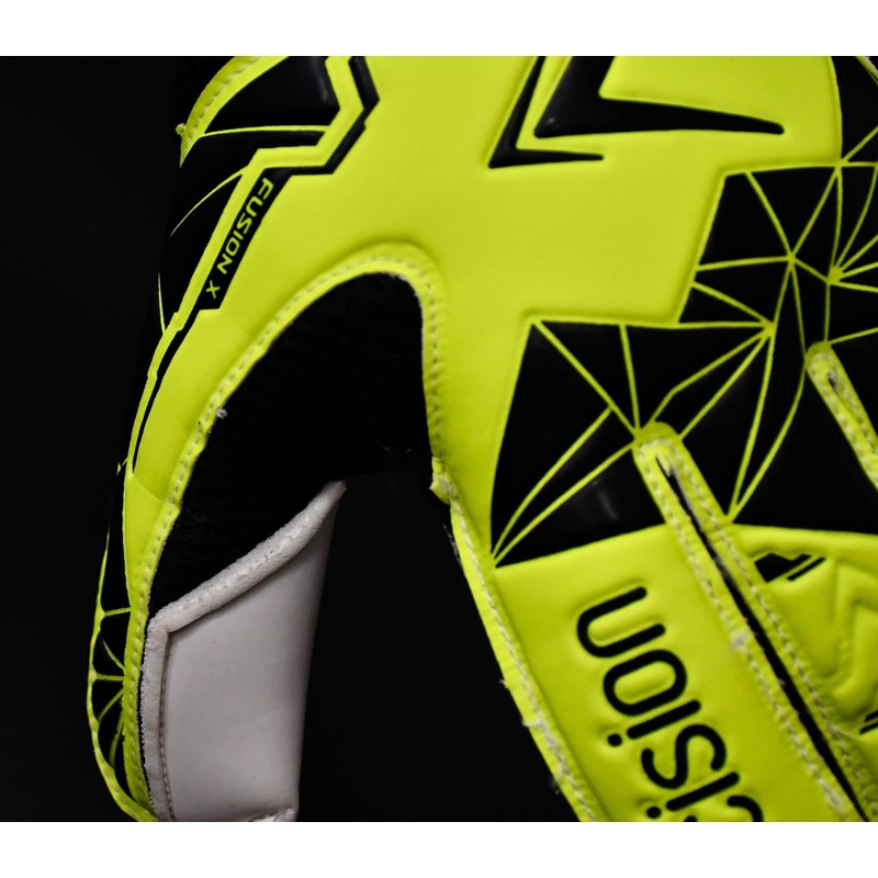 Precision Training Fusion X Flat Cut Essential Football Junor Goalkeeper