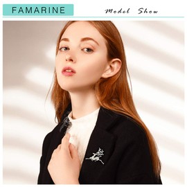 FAMARINE CZ Sika Deer Brooches for Women, Christmas Animals Brooch Pin Paved by Cubic Zirconia Crystals (Silver)