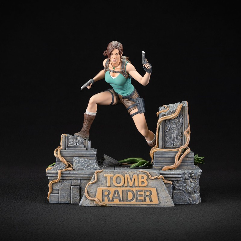Dark Horse Tomb Raider: Lara Croft PVC Statue