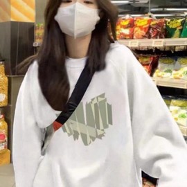 Women's Brushed Fleece Loose Fit Long Sleeve Round Neck Graffiti Sweatshirt Black/FREE