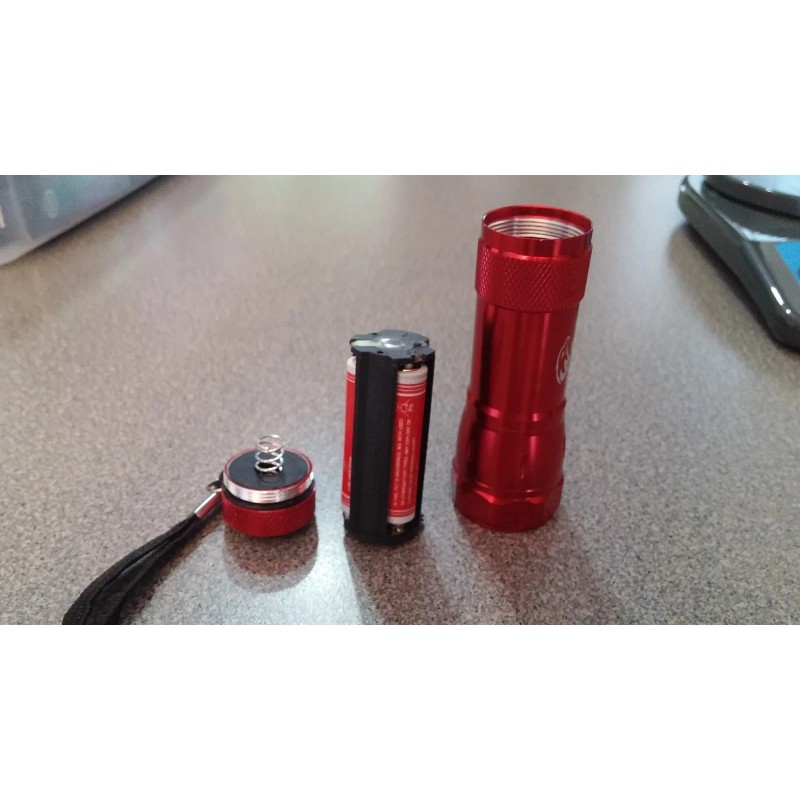 FLASH LIGHT 6 LED LIGHTS 3 1/2 " 2.7 OZ.
