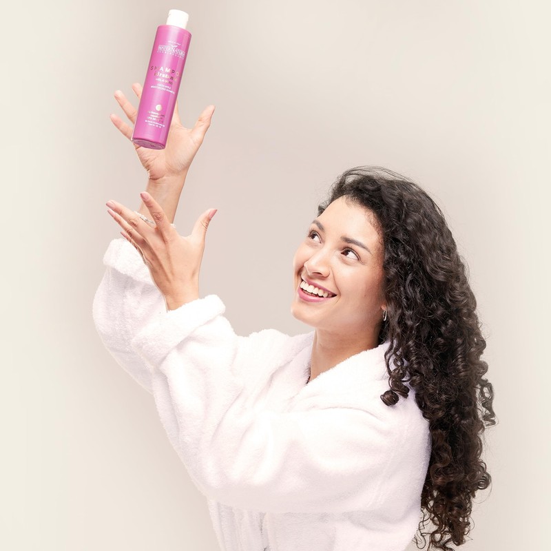 Maternatura Moisturising Shampoo for Curly Hair with Green Apple -