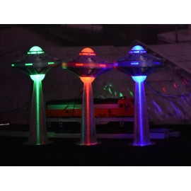 Unbranded HO 1:87 Scale SpaceShip AREA 51 UFO Flying Saucer LED GREEN Orb Abduction Beam