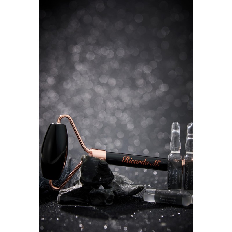 Ricarda M. "Magic Wonder Sister Obsidian Face Roller" - Fördert