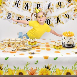 WERNNSAI Bee Party Tablecloth - 2 Pieces 137 x 274 cm Bees Birthday Party Accessories for Children Girls Baby Shower Bee Theme Party Decoration Large Printed Tablecloth