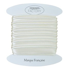 Beautiful satin piping ribbon - ideal for refined finishes, for attaching between 2 fabrics or on the edge of your creations. (By 10 metres, ecru)