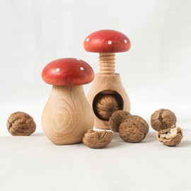 HOFMEISTER® Mushroom Nutcracker Made of Beech Wood, Handmade in Europe, Cracks Each Nut with Little Strength, Ideal for Children, Nut Shells Stay in the Cracker