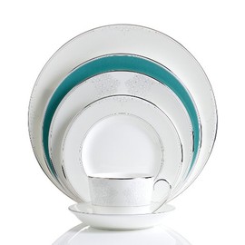 Monique Lhuillier for Royal Doulton Modern Love Blue Accent Plate, 9"