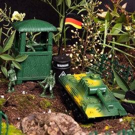 Blue Panda 300-Piece Military Toys Set - Plastic Army Men Action Figures & Toy Soldiers Playset with Tanks, Planes, Flags & Accessories for Boys Age 8+