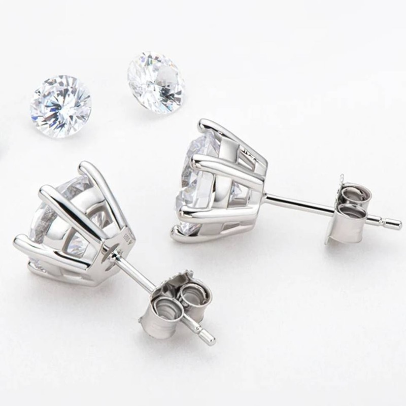 Moissanite is okay. I won’t accept it. / 모이사나이트 괜잖아요.안받을게요.