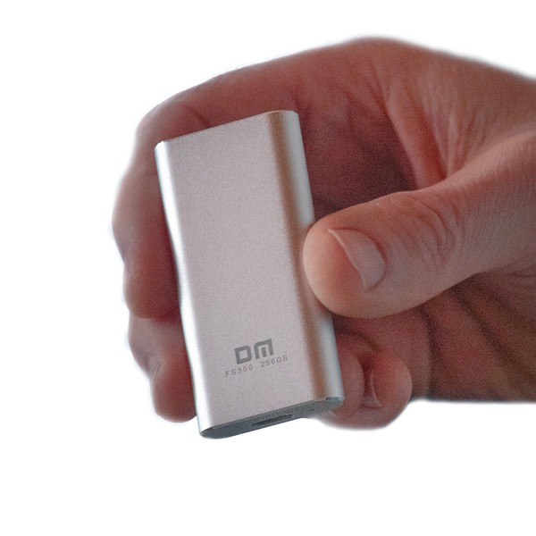 Dynon Metrics Alloy External High-Speed SSD - 1 TB USB-C