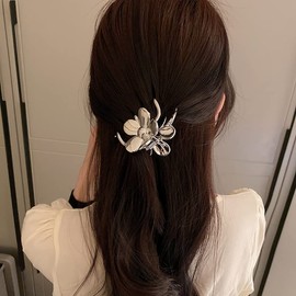 Rumtock Aolly Silver Hair Claw Small Flower Hair Clip Strong Hold Aesthetic Claw Women and Girls Punk Vintage Jewelry
