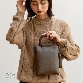 VITAFELICE Inb-90031p Women's 2-Way Pochette with Wood Handle, coffee