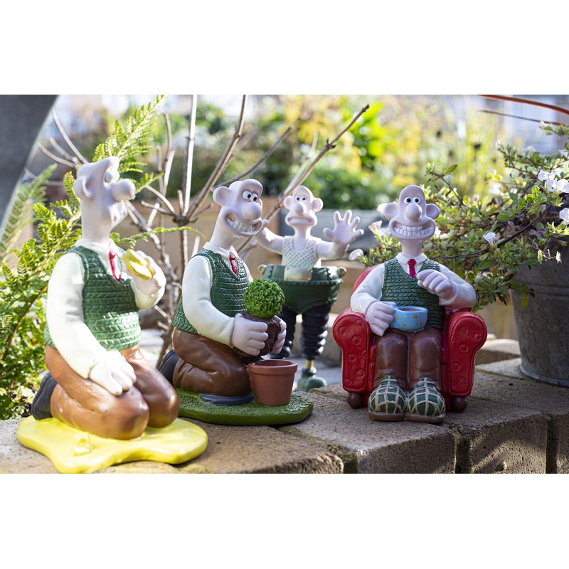 Wallace and Gromit Garden Statue. Wallace Eats Cheese