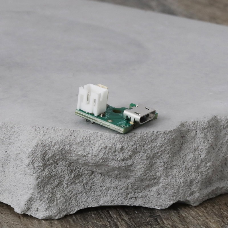 The Lord of the Tools 1 x Micro USB Charger