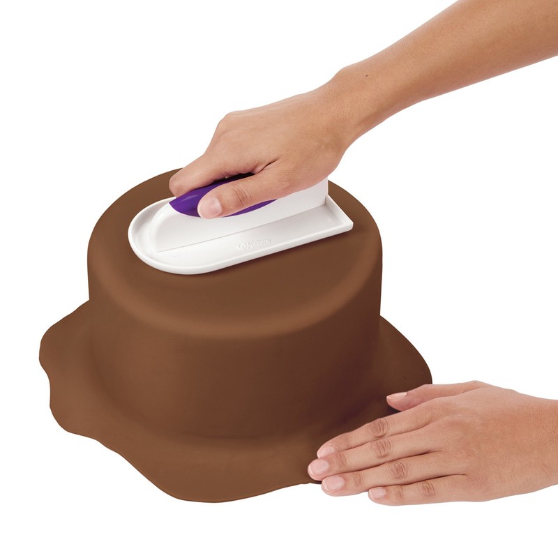 Wilton Decorator Preferred Chocolate Fondant, Soft, Ready-to-Use Fondant Icing for