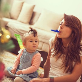 Pack of 15 Plastic Kazoos Music Instruments with Kazoo Flute Membranes for Party Bags, Prizes and Party Favours, 5 Colours