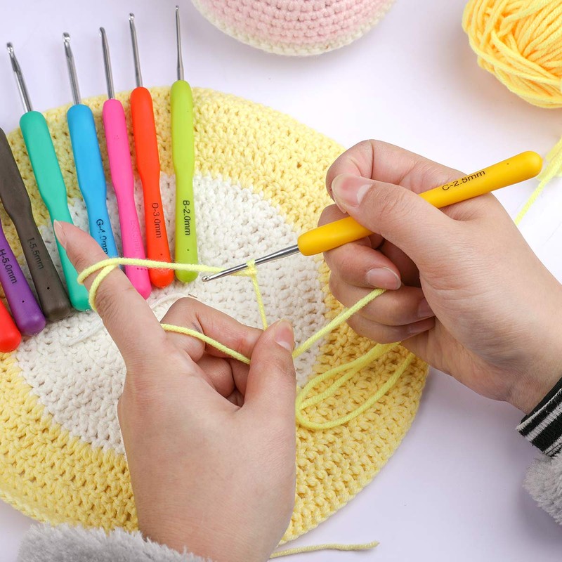 New Set of 47 Ergonomic Crochet Hooks Set w Rubbery