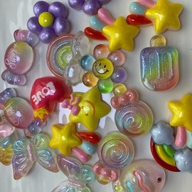 Sqqzuie 20Pcs Cute Charms， Flatback Resin Beads for Jewelry Making, Slime Charms for DIY Crafts Keychain, Nails, Phone Cases, Bottles, Scrapbooking, Cards，Hairpins