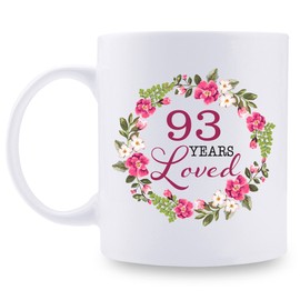Regalos de 93 cumpleaños para mujeres, taza de cumpleaños de 93 años amada con una guirnalda – Ideas de regalo para abuela, mamá, hija, hermana, esposa, amiga, prima, tía, compañera de trabajo, taza de café de 11 onzas