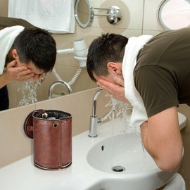 Luxspire Toiletry Bag for Men, Travel Toiletry Organizer Dopp Kit, PU Water-resistant Shaving Bag for Toiletries Accessories, Gift for Men, Brown