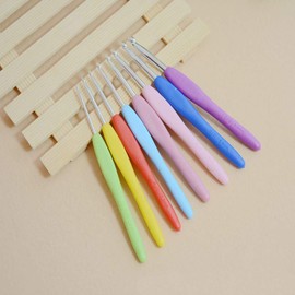 VOANZO 8pcs Soft Handle Colourful Aluminium Crochet Hooks Knitting Needles Set