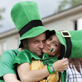 St. Patrick's Day Bracelets Luck Charm Green Elastic Stackable Stretch Bracelets for Men Women Gifts