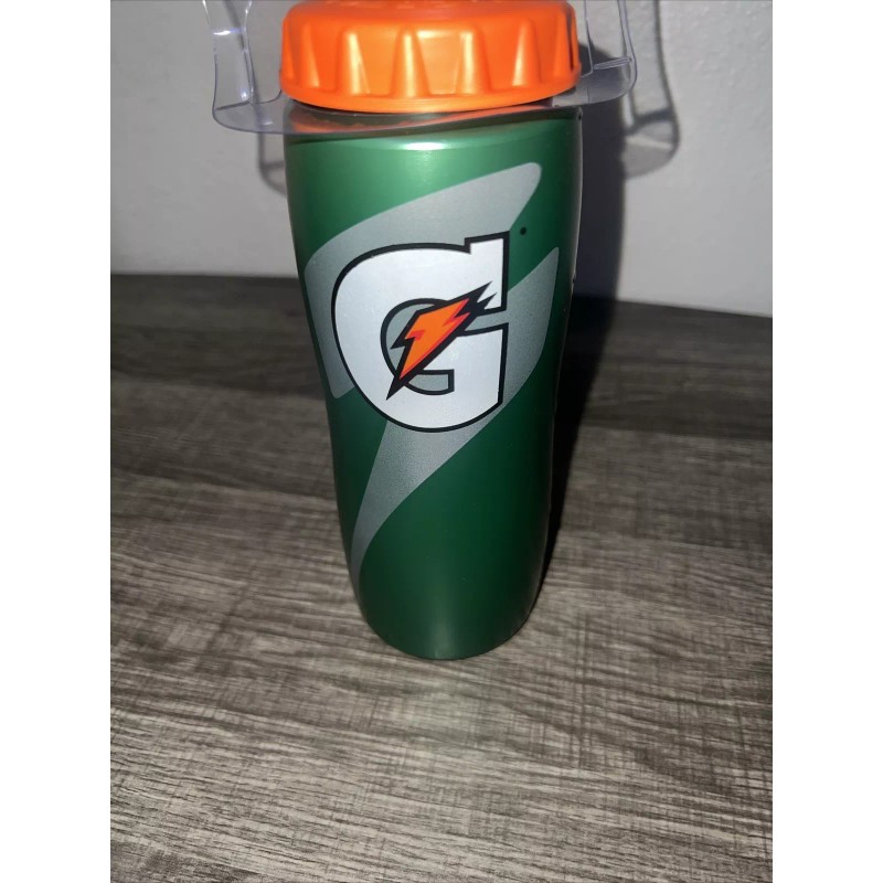Gatorade Water Bottle 28oz Gatorskin Green Contour Style Squeeze Sports