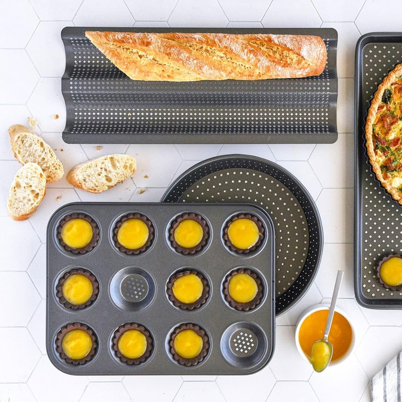 Bakemaster Baking Pan Non-Stick Perfect Crust 12 Cup Shallow Baking