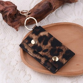 Guqqeuc Leopard Print Card Holder Keyring for Women Girls Leopard Print Bag Charm for Women Girls Key Holder Keyring for Car Keys Bag Handbag Backpack