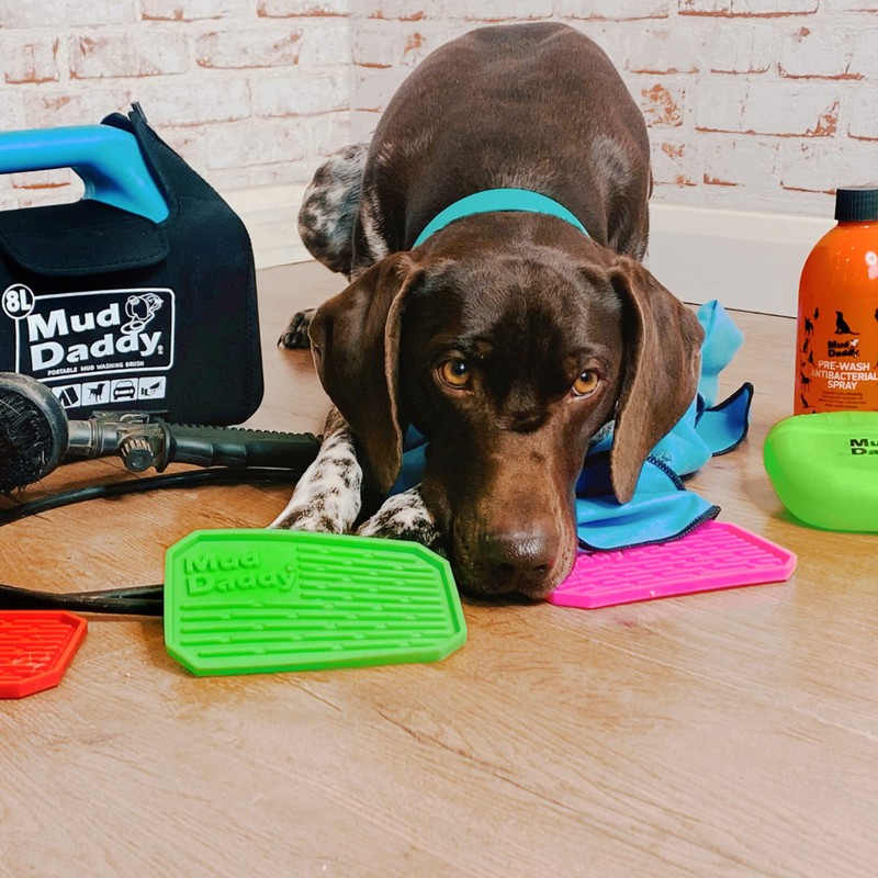 Relaxing in Wash Time Mud Daddy Licking Mat (Blue)