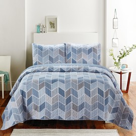 SLPR Heather 3-Piece Bedding Quilt Set - Queen with 2 Shams | Cream and Blue Chevron Lightweight Quilted Bedspread