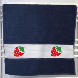 Huuraa Sporthandtuch Erdbeere Strawberry Geschenk 50x100cm French Navy Baumwolle Erdbeere Geschenkidee
