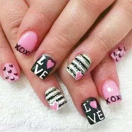 24Pcs Valentine's Day Press on Nails Short Fake Nails Pink Square Acrylic Nails Cute Valentine's Day False Nails with Glitter Designs Love Heart Glue on Nails for Women Girls Manicure Tips Salon