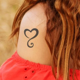 Geschwungenes Herz - Forever Never® | Temporäre Tattoos für Erwachsene - Hält bis zu 2 Wochen | vegan, wasserfest, EU-zertifiziert