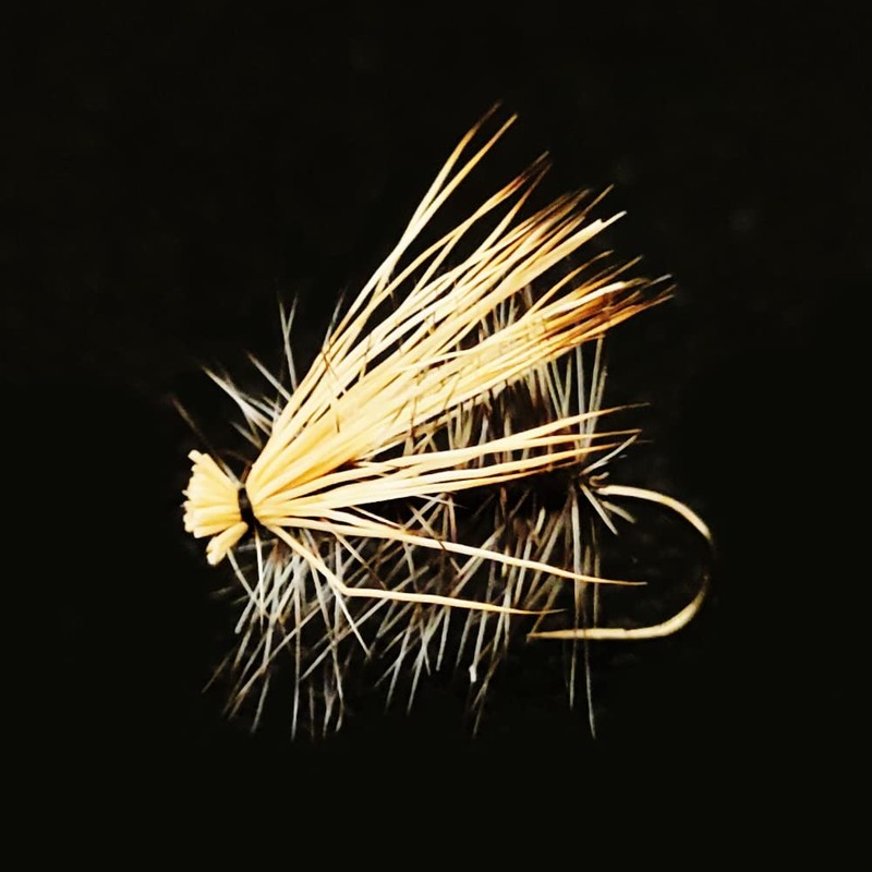 river peak Elk Hair Cadiz (Bleach) Barbless by Domestic Proteyer