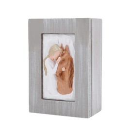 CHUANGLI Horses Keepsake Gifts Box for Women Girls Horse Lovers Truly a Friend Friendship Figurine Keepsake Box, Girl Embrace Horse Figurine Gift Box, Sculpted Hand-Painted Figure Gifts for Friends