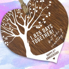 5th Wedding Anniversary Wooden Heart Plaque, Dark Wood Sign Keepsake, Celebrate Wooden Anniversary Wife Husband Boyfreind Girlfriend Mum or Dad, Plaque with Quotes Gifts from the Kids