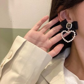 Just Follow Pearl Heart Tassel Studs Earrings Pearl Love Heart Dangle Earrings for Women Pearl Heart Drop Huggie Hoop Earrings Birthday Valentine Mother Day Christmas Jewelry Gift (K)