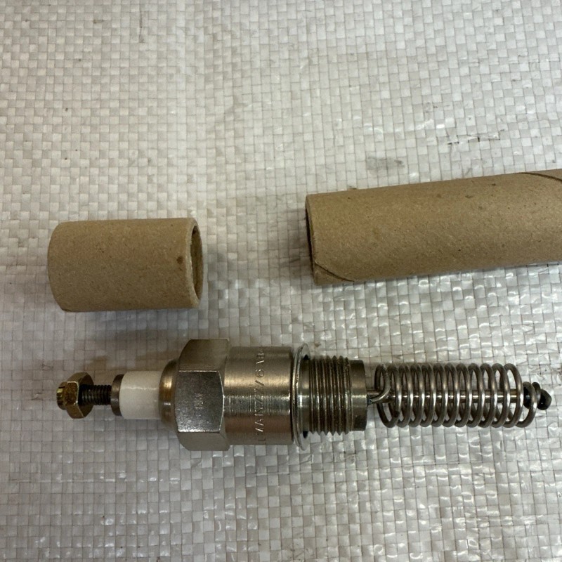 CATERPILLAR 8T-T8013 GLOW PLUG . GENUINE CAT 8T8013 NEW.