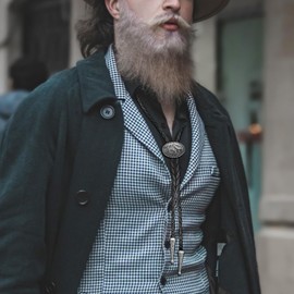 Yjfeshion Western Cowboy Tie Oval Shape Horse Religion Cross Prayer Bolo Tie Handmade Leather Necktie for Men Women vintage silver