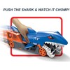 Hot Wheels -Playset Trasportatore Squalo Divoratore con Macchinina, Giocattolo per