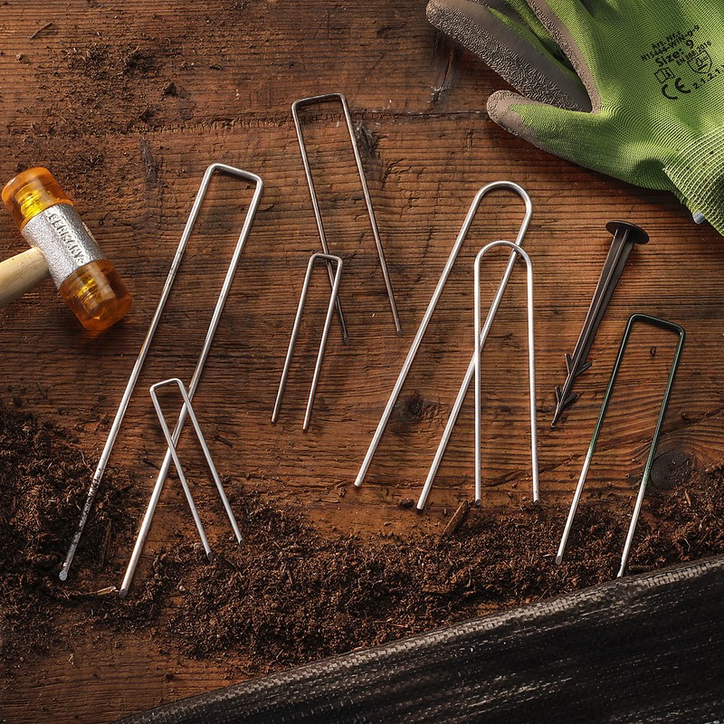 GardenMate 50 Artificial Grass Ground Anchors Half Green Hot-Dip Galvanised