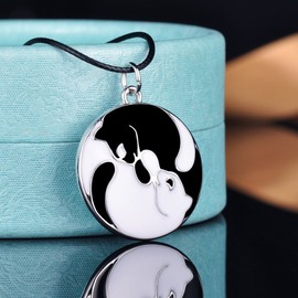 Yumilok Retro Black White Double Cat Kitten Round Pendant Necklace Alloy Locket Chain Pendant for Men and Women, Metal Leather, No Gemstone